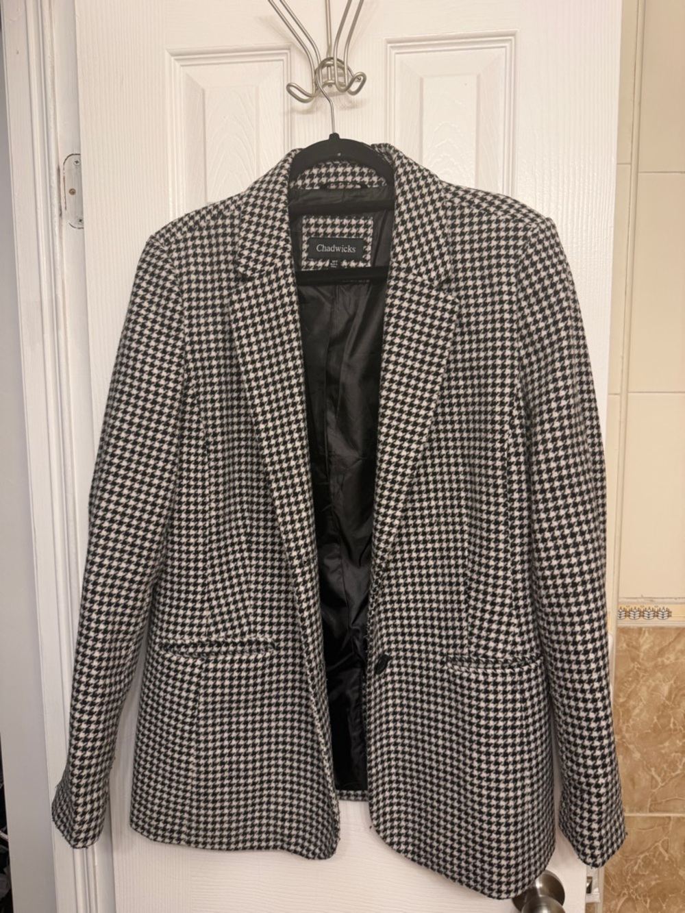 Chadwicks Wool Black and White Houndstooth Blazer